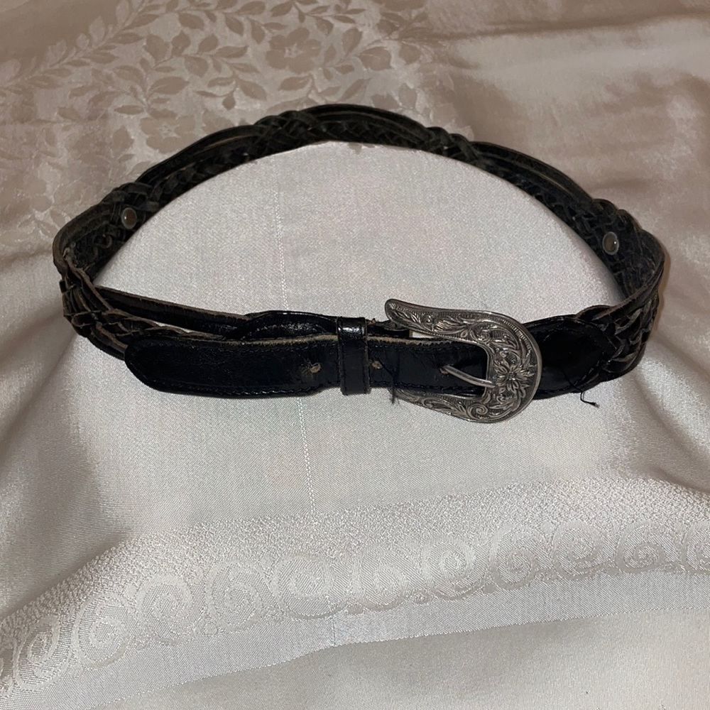 Belt buckle is great - leather belt not so much (Mlb)